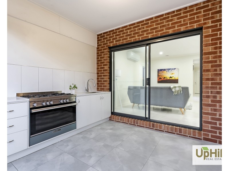 22 Portia Circuit, Clyde North VIC 3978