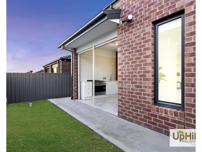 22 Portia Circuit, Clyde North VIC 3978