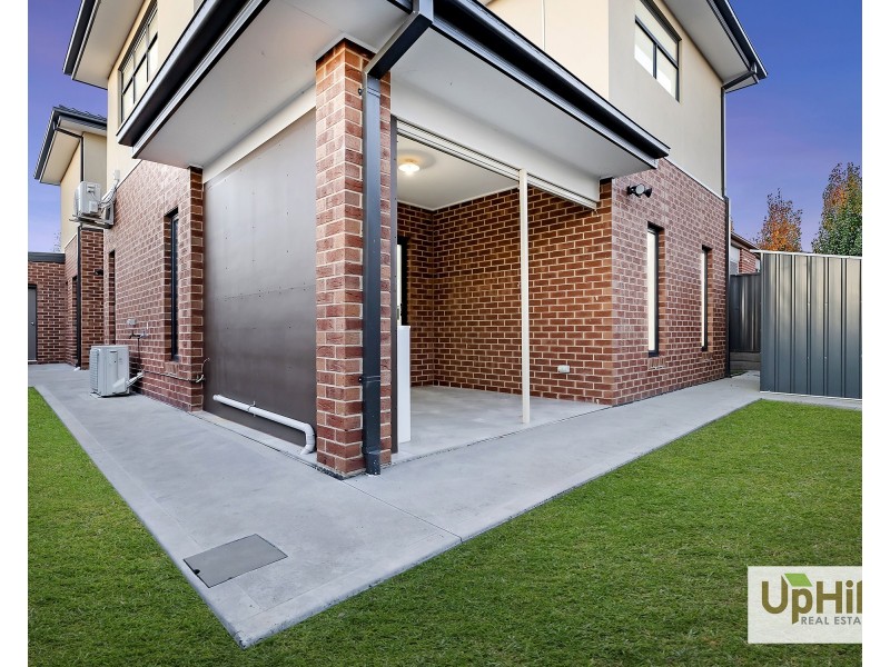 22 Portia Circuit, Clyde North VIC 3978