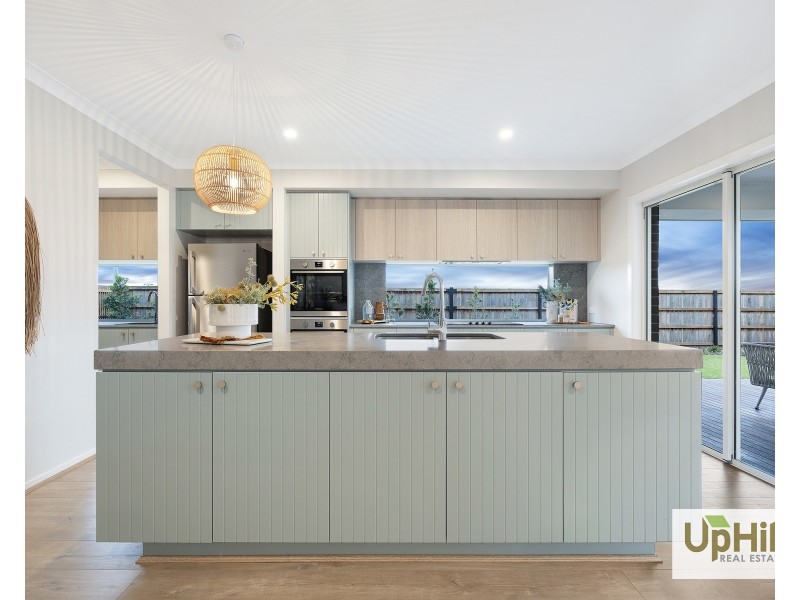 10 Baxter Street, Clyde North VIC 3978