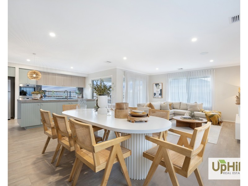 10 Baxter Street, Clyde North VIC 3978