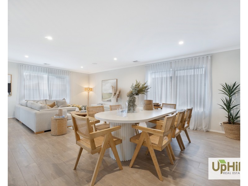 10 Baxter Street, Clyde North VIC 3978