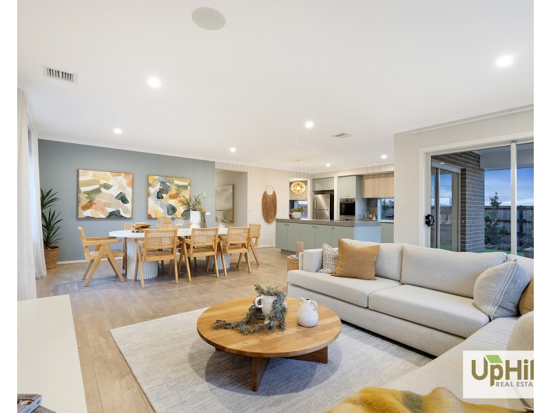 10 Baxter Street, Clyde North VIC 3978