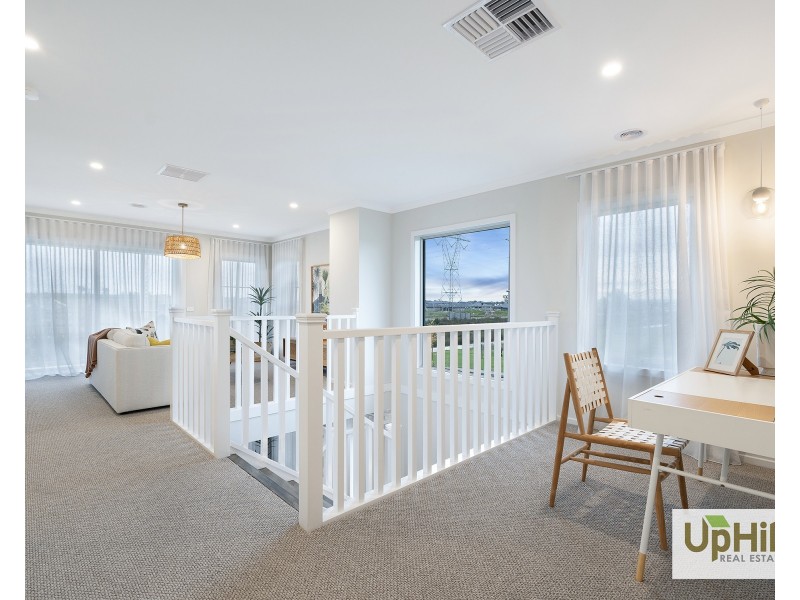 10 Baxter Street, Clyde North VIC 3978