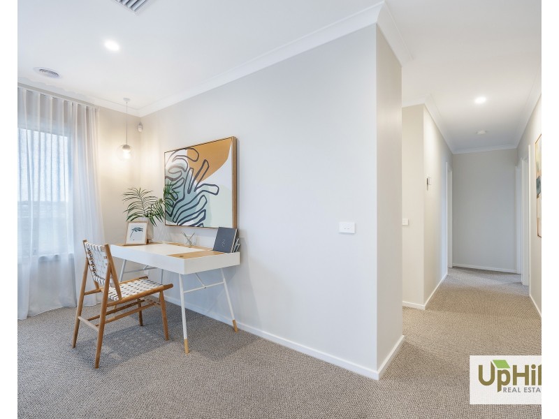 10 Baxter Street, Clyde North VIC 3978