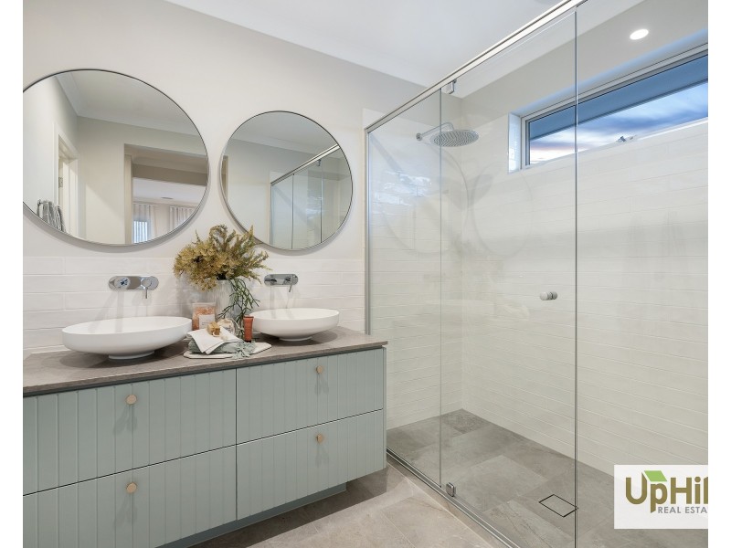 10 Baxter Street, Clyde North VIC 3978