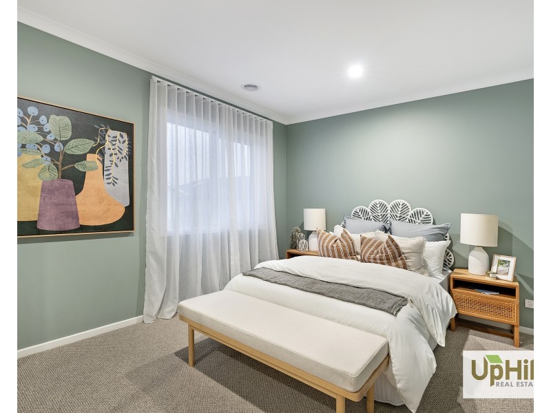 10 Baxter Street, Clyde North VIC 3978