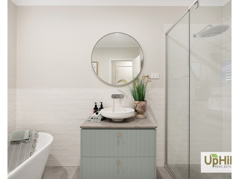 10 Baxter Street, Clyde North VIC 3978