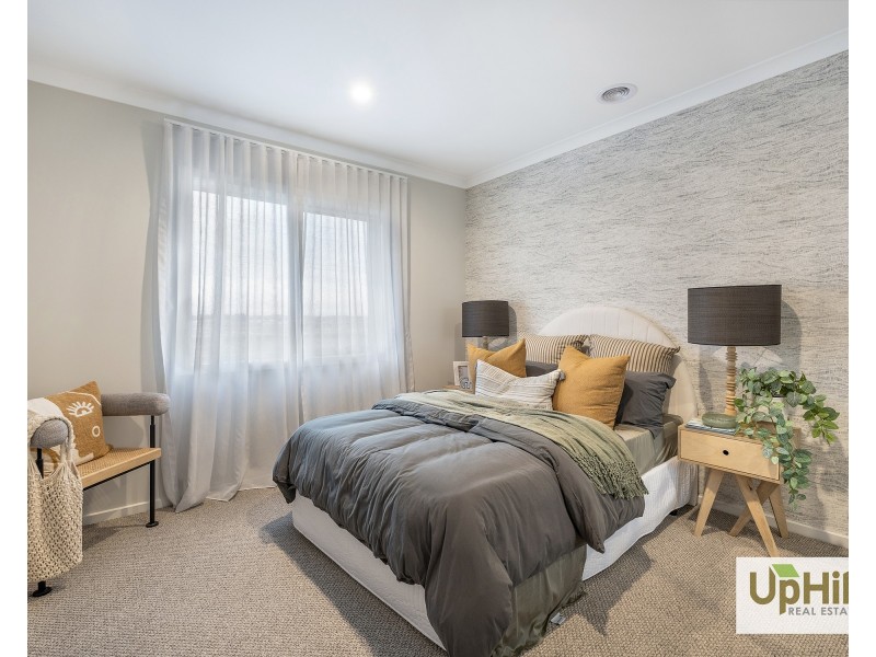 10 Baxter Street, Clyde North VIC 3978