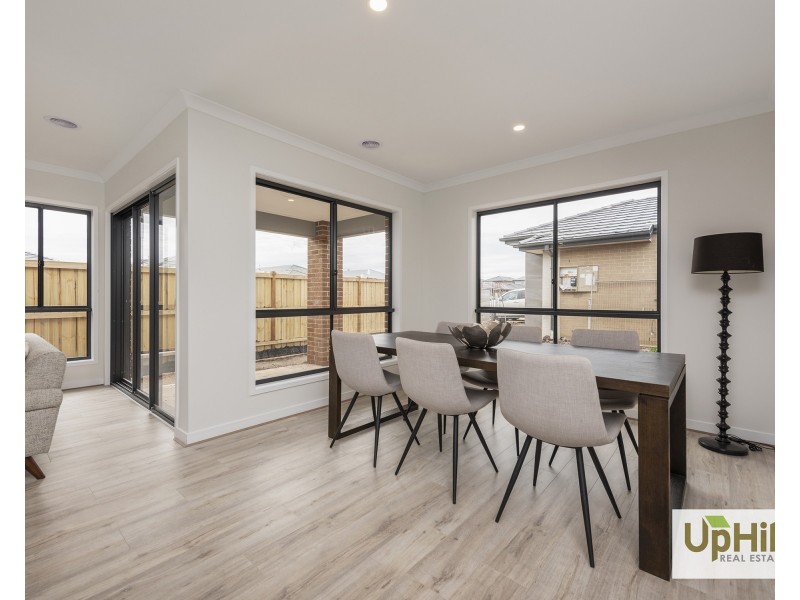 1 Villa Doria Drive, Clyde North VIC 3978