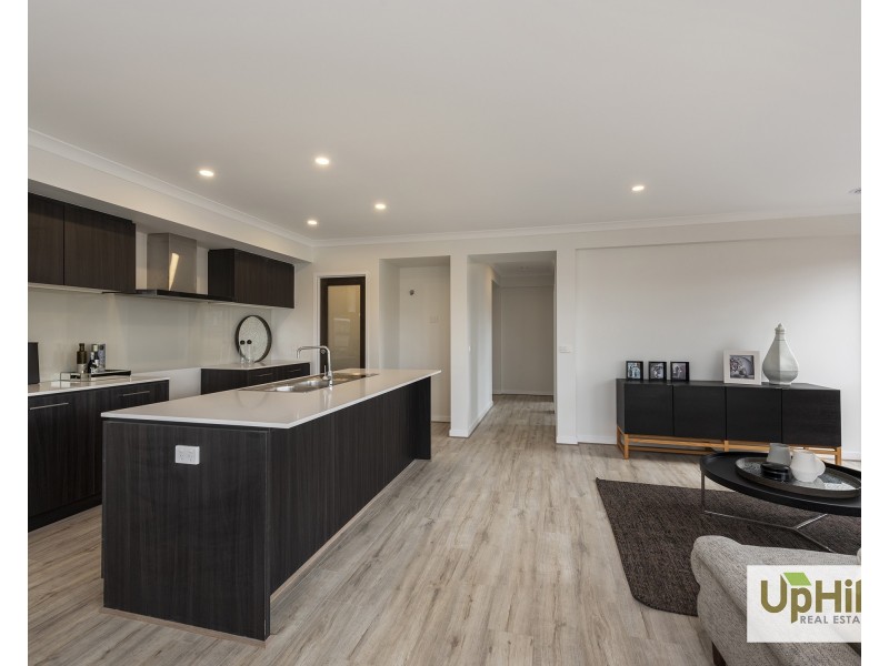 1 Villa Doria Drive, Clyde North VIC 3978