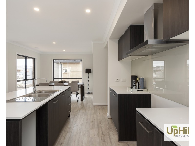 1 Villa Doria Drive, Clyde North VIC 3978