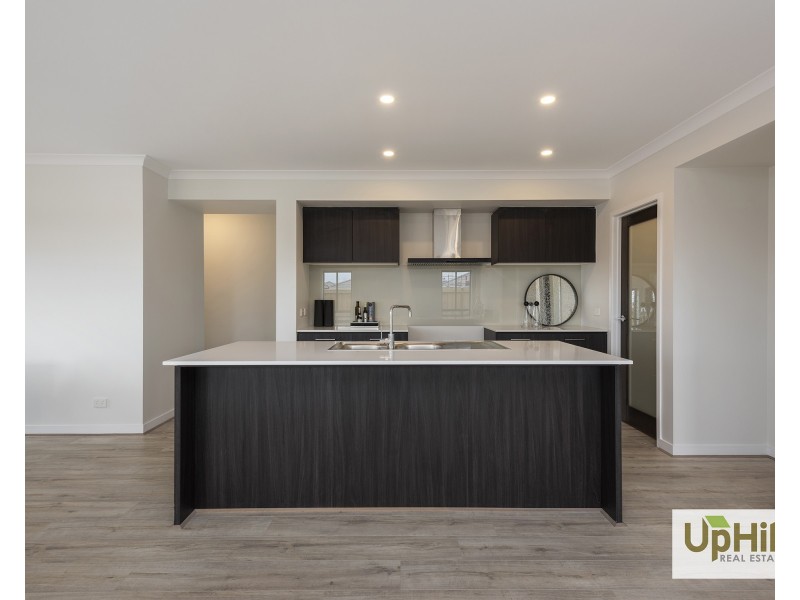 1 Villa Doria Drive, Clyde North VIC 3978