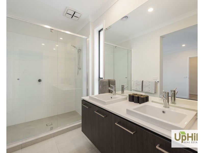 1 Villa Doria Drive, Clyde North VIC 3978