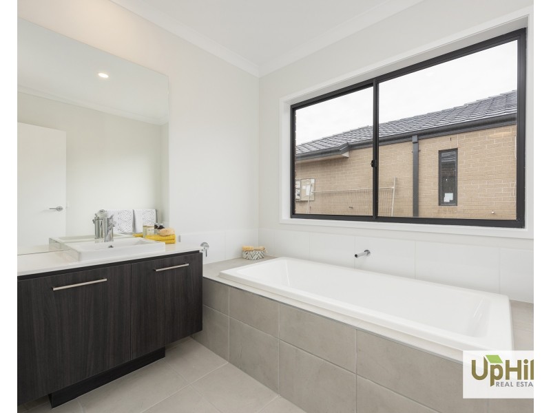 1 Villa Doria Drive, Clyde North VIC 3978