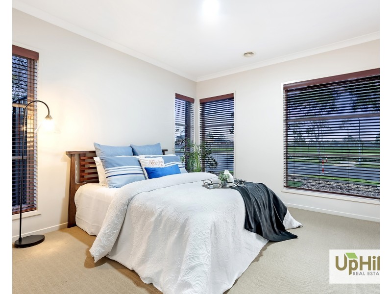 34 Mackillop way, Clyde North VIC 3978
