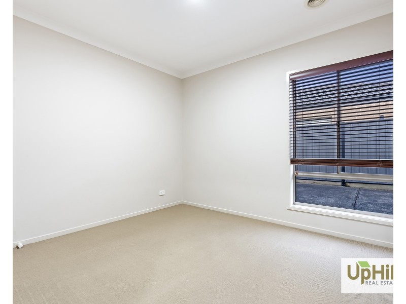 34 Mackillop way, Clyde North VIC 3978