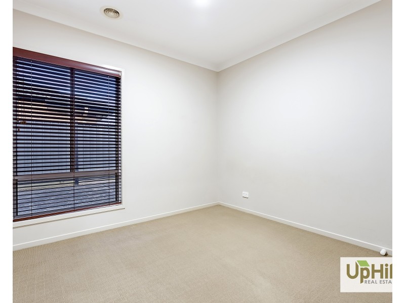 34 Mackillop way, Clyde North VIC 3978