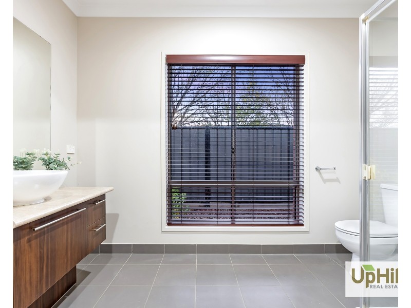 34 Mackillop way, Clyde North VIC 3978