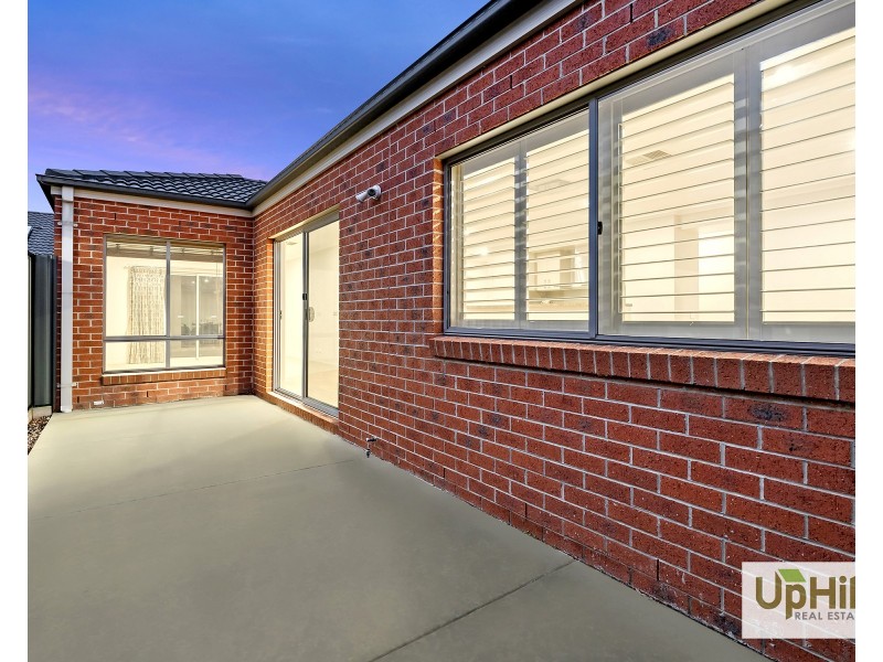 34 Mackillop way, Clyde North VIC 3978