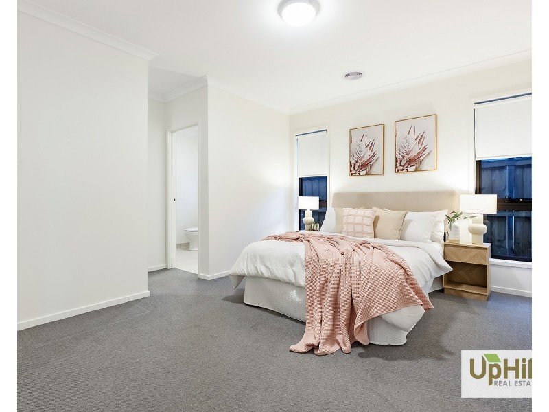 9 Balboa Road, Clyde North VIC 3978