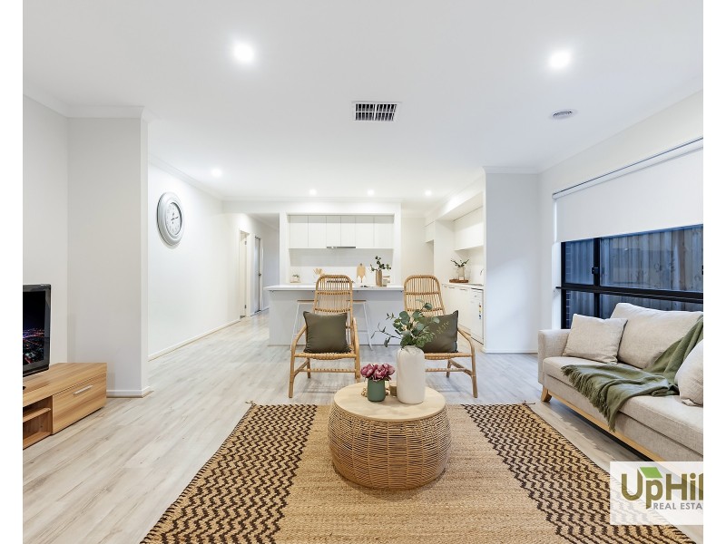 9 Balboa Road, Clyde North VIC 3978