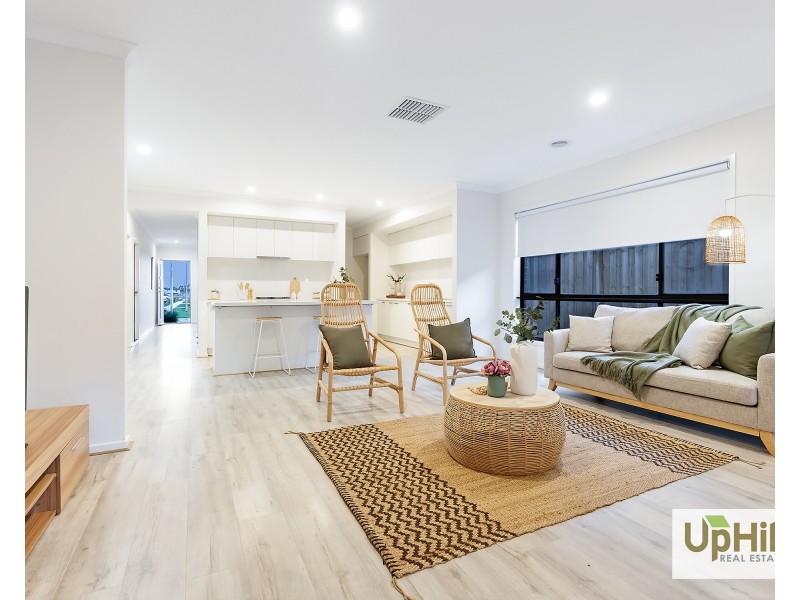 9 Balboa Road, Clyde North VIC 3978