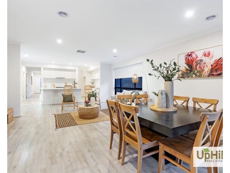 9 Balboa Road, Clyde North VIC 3978