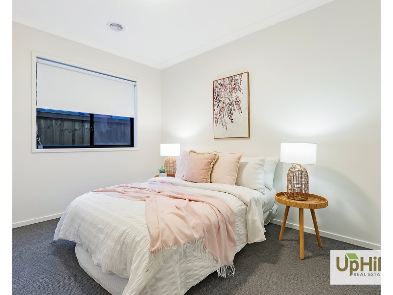 9 Balboa Road, Clyde North VIC 3978