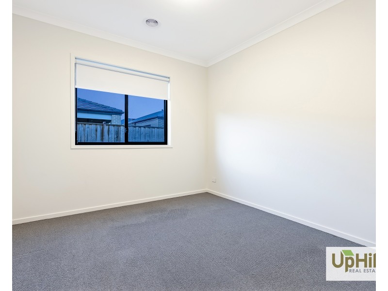 9 Balboa Road, Clyde North VIC 3978