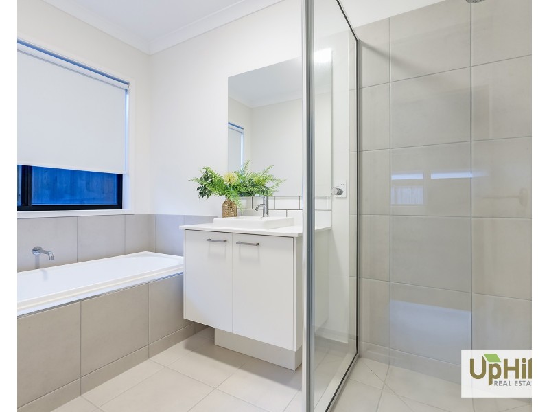 9 Balboa Road, Clyde North VIC 3978