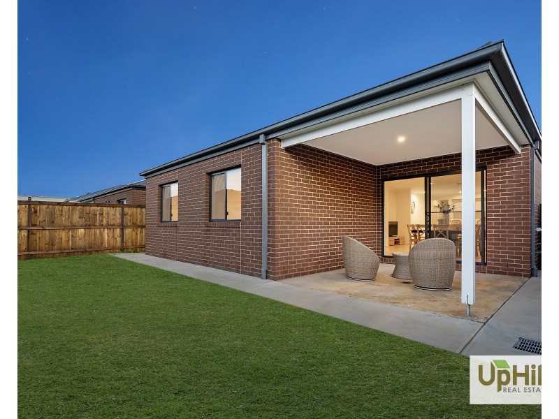9 Balboa Road, Clyde North VIC 3978