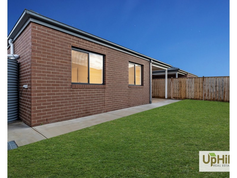 9 Balboa Road, Clyde North VIC 3978