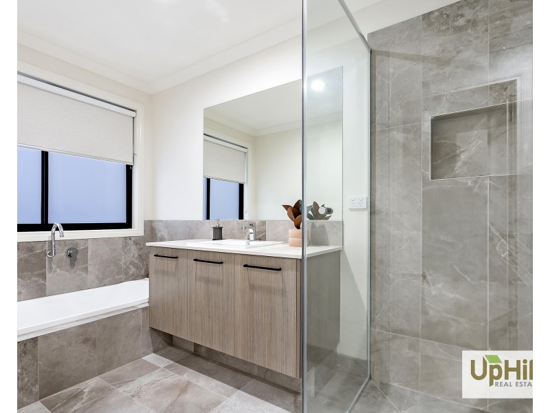 1 Goodison Road, Clyde North VIC 3978