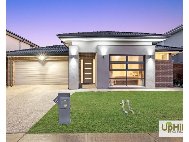 8 Charolais Way, Clyde North VIC 3978