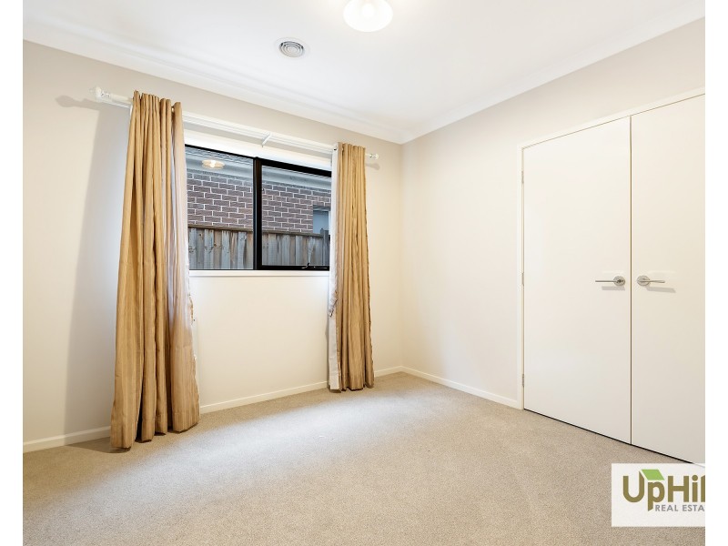 8 Charolais Way, Clyde North VIC 3978