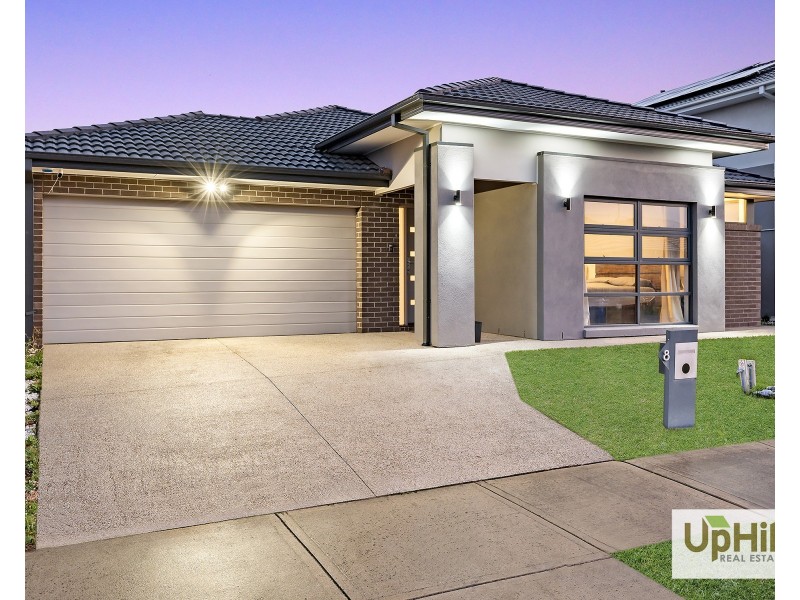 8 Charolais Way, Clyde North VIC 3978