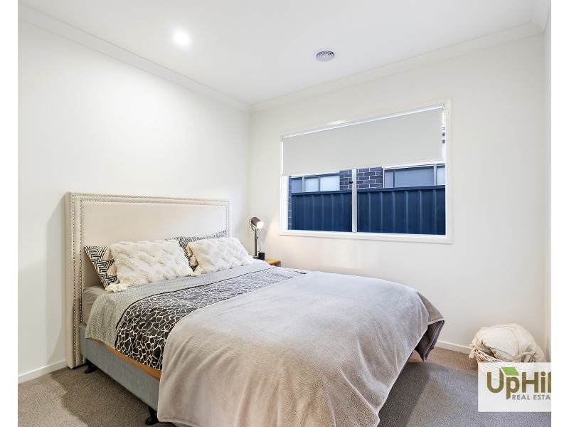 75 Athenaeum Avenue, Clyde North VIC 3978