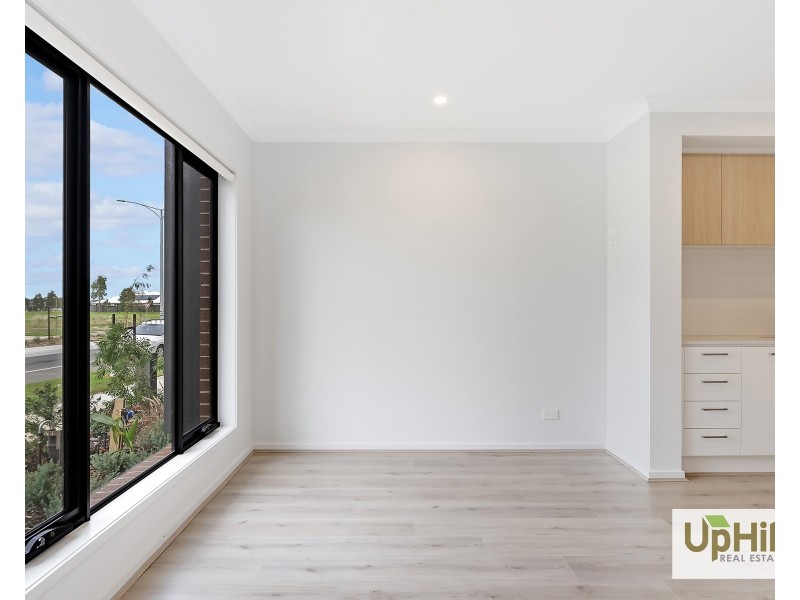 11 Fairground Promenade, Berwick VIC 3806