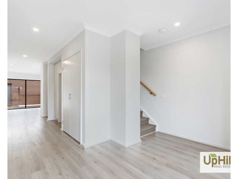 11 Fairground Promenade, Berwick VIC 3806