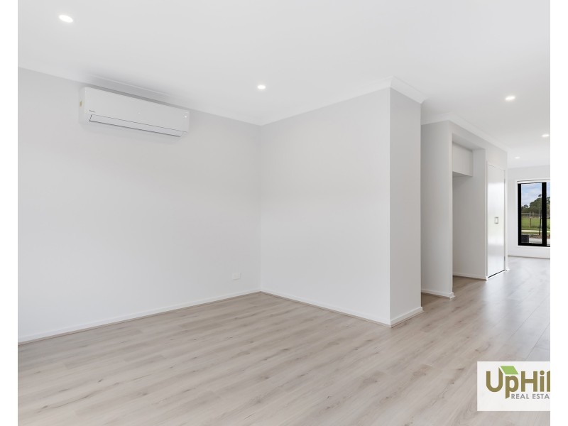 11 Fairground Promenade, Berwick VIC 3806