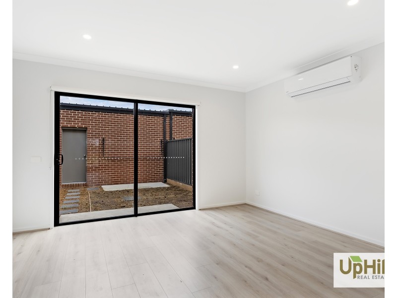 11 Fairground Promenade, Berwick VIC 3806