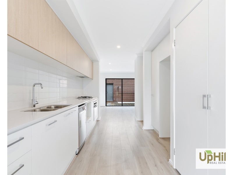 11 Fairground Promenade, Berwick VIC 3806