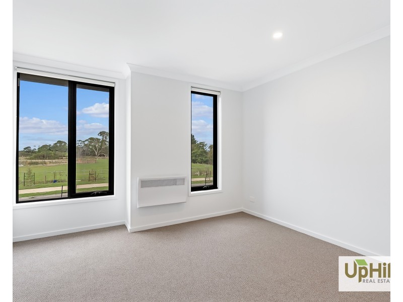 11 Fairground Promenade, Berwick VIC 3806