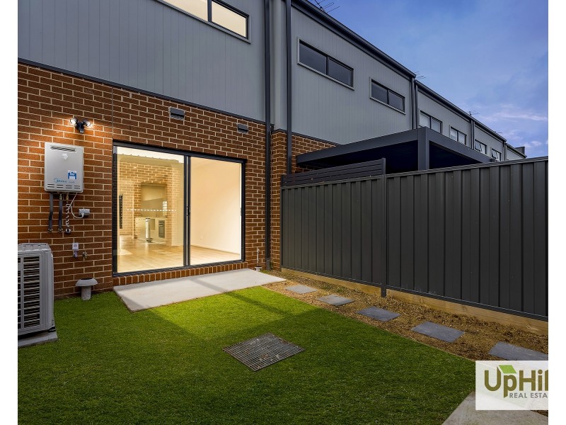 11 Fairground Promenade, Berwick VIC 3806