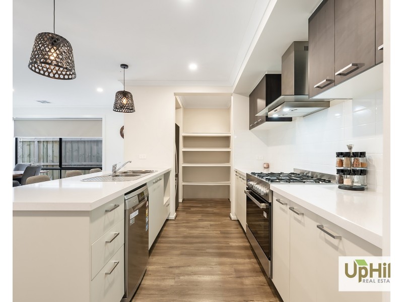 16 Andante Crescent, Clyde VIC 3978