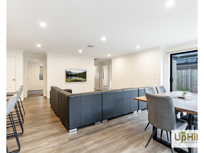 16 Andante Crescent, Clyde VIC 3978