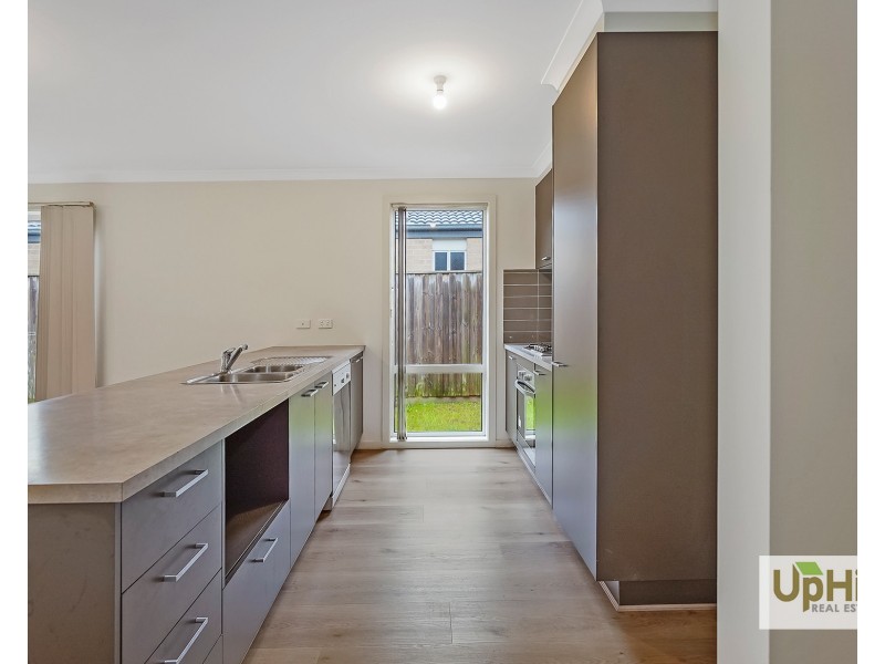 97 Henry Road, Pakenham VIC 3810