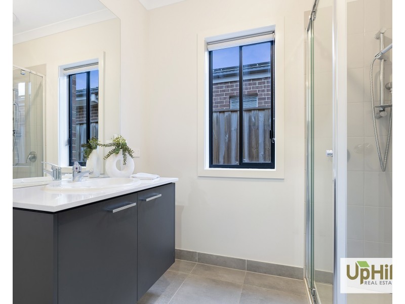 39 Powlett Drive, Clyde VIC 3978