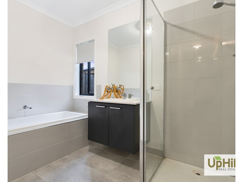 39 Powlett Drive, Clyde VIC 3978